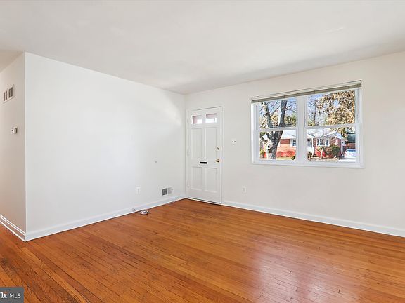 3rd image of 11807 Old Drovers Way