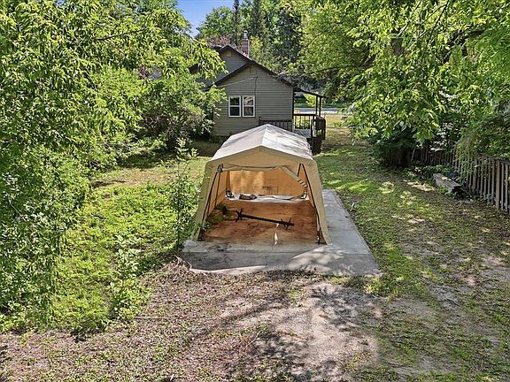 3rd image of 619 NE 3rd Ave