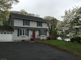 86 Ballentine Dr, North Haledon, NJ 07508
