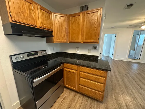 337 Main Plz #B, New Braunfels, TX 78130