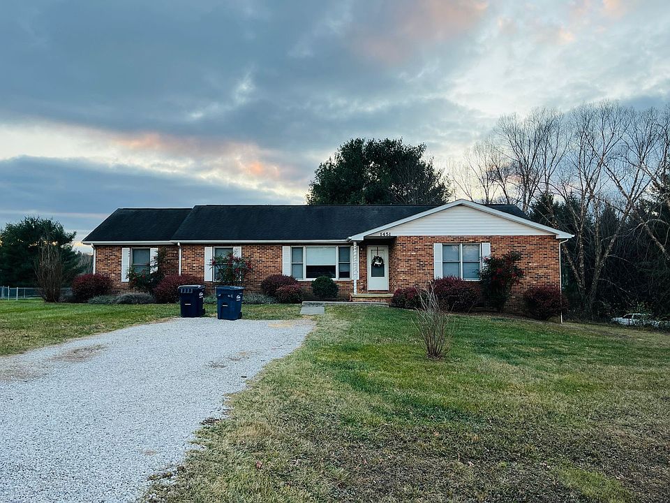 1st image of 1451 Sandy Cir