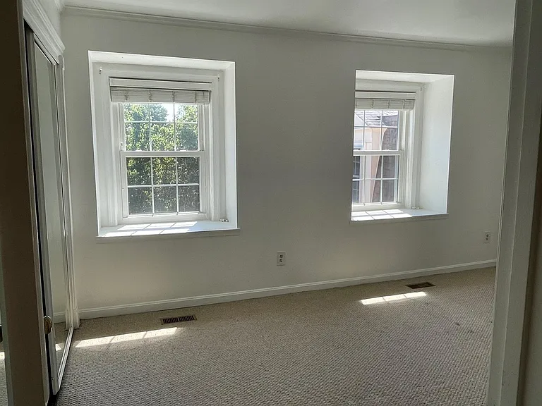 510 S Veitch St — Photo 12