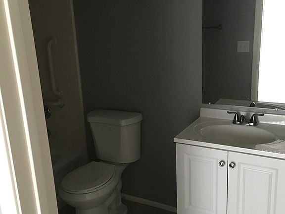 4th image of 444 W 6th Pl APT 104