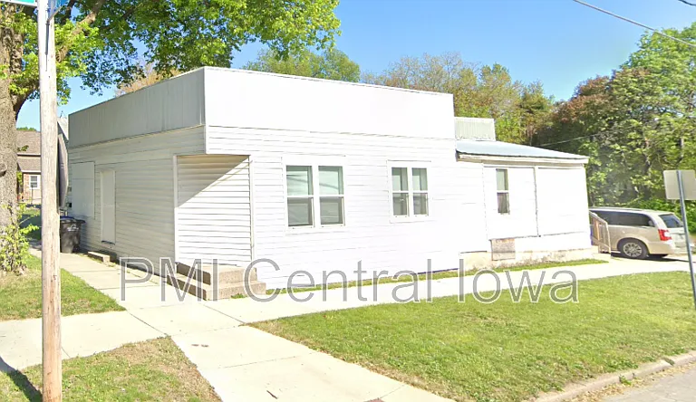 1701 E Walnut St — Photo 1