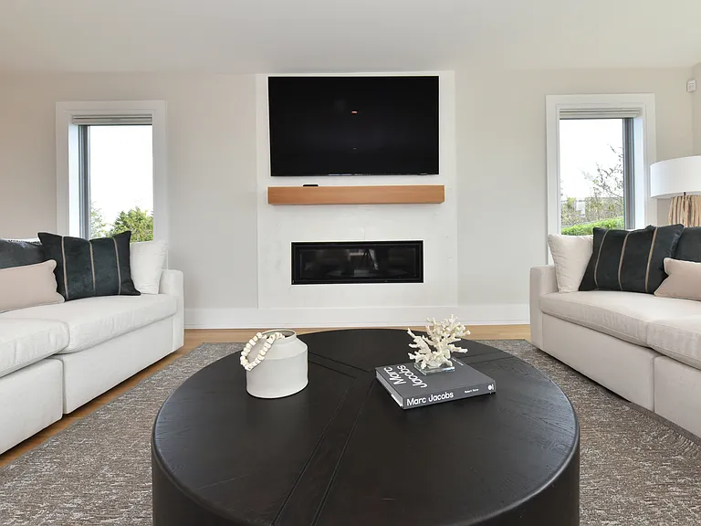 451 Dune Rd — Photo 8