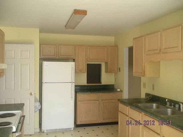 2nd image of 14429 Oak Rd