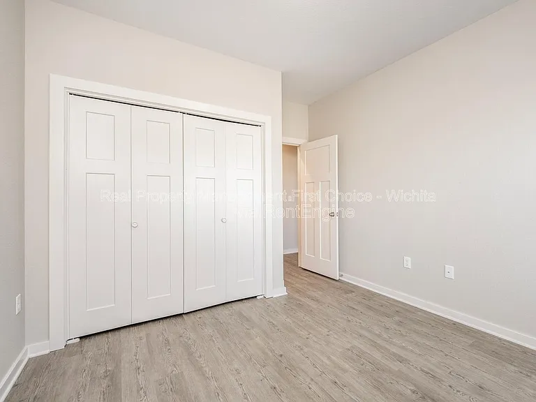 3426 W Angel St — Photo 19