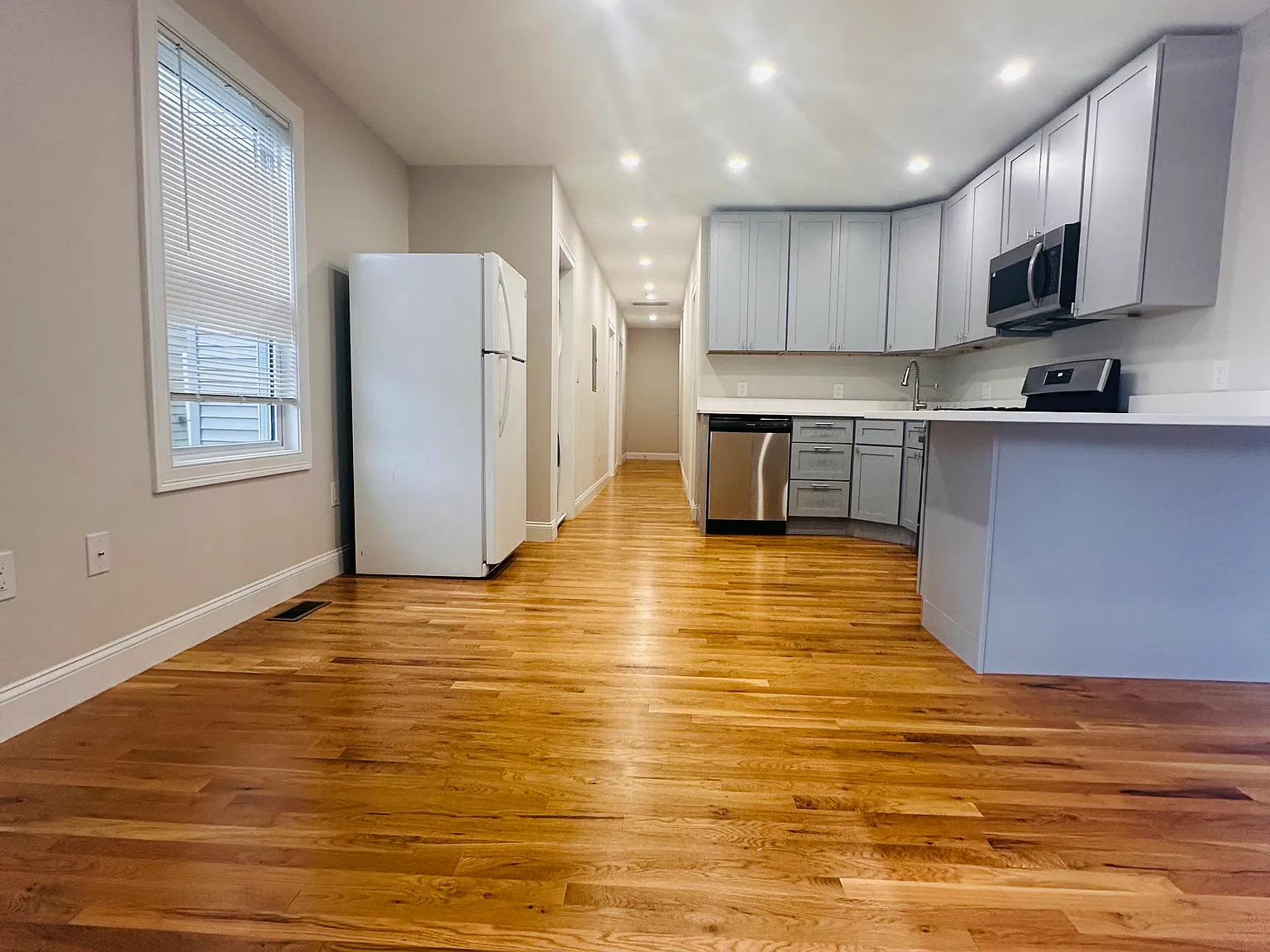 2 bed, 9999 sqft, $2,800 — Photo 3