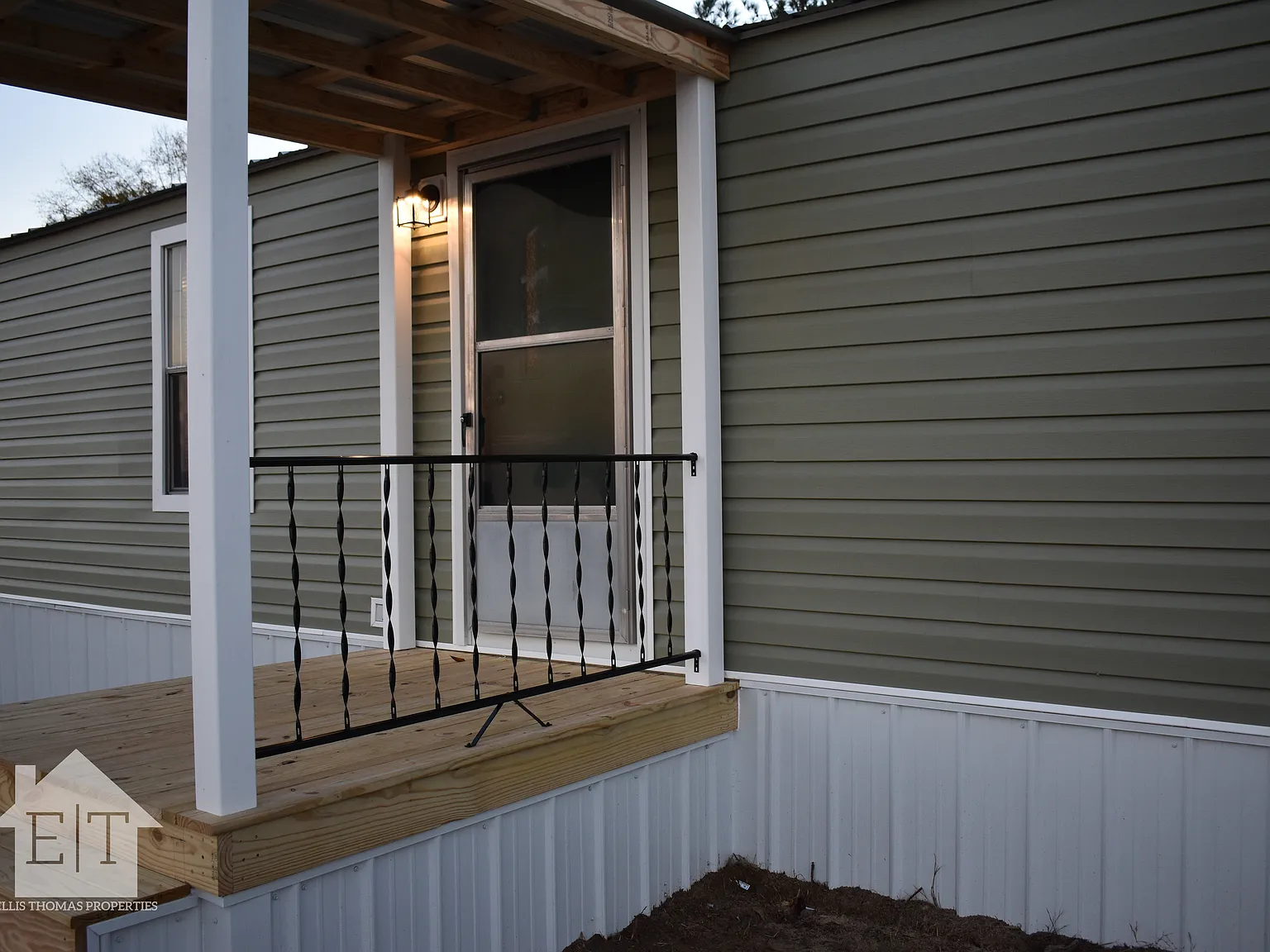 46 Rolandale — Photo 2