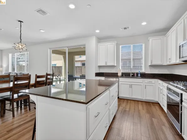 669 Longmont Dr, Oakley, CA 94561