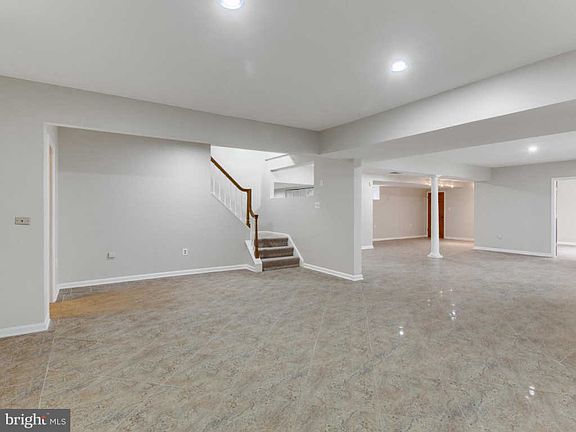 5th image of 900 Tucker Ln