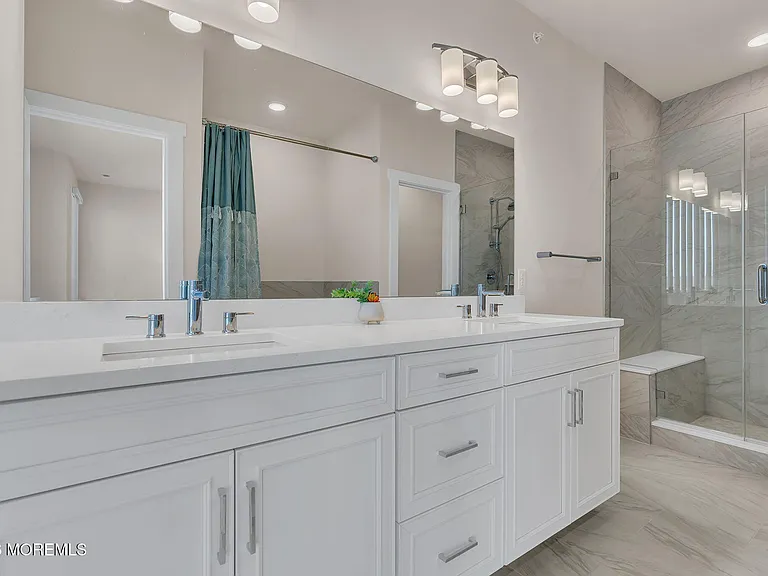 1403 N Kingsley St #210 — Photo 28