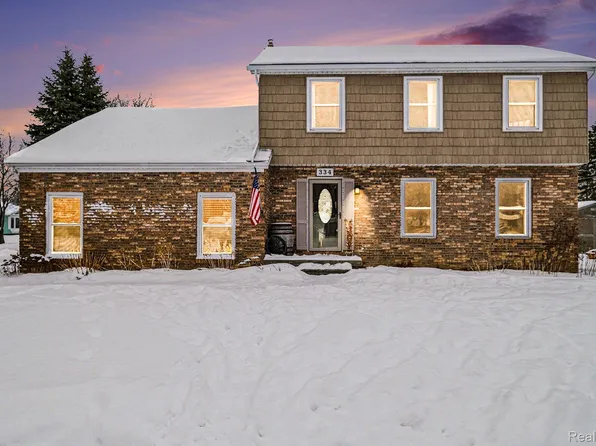 334 Cedarwood Dr, Flushing, MI 48433