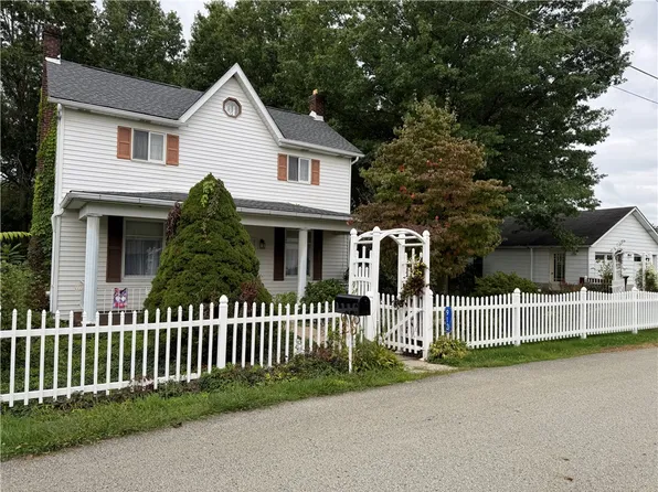 913 W 1st Ave, Derry, PA 15627