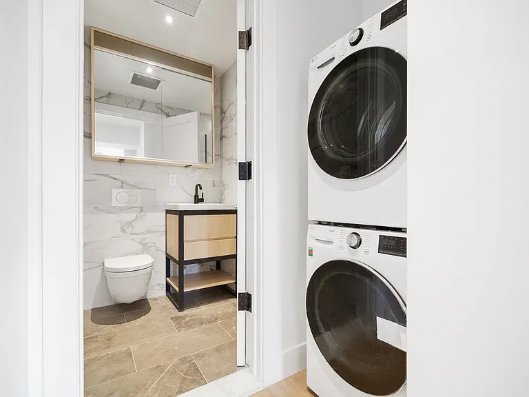 207 E 4th St #2B — Photo 4
