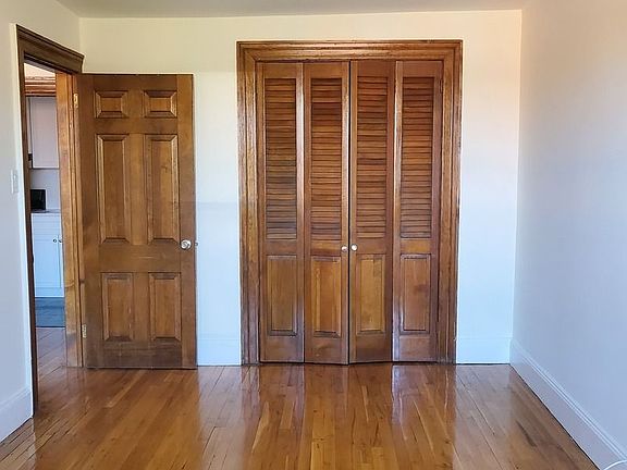 5th image of 305 Henry St APT 3R