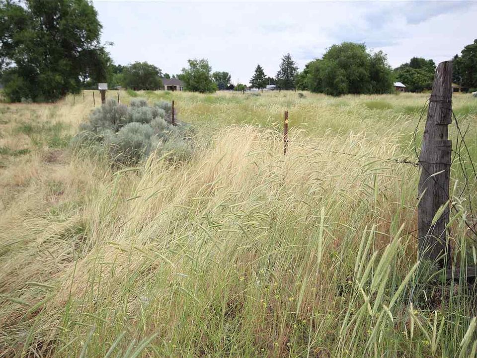 1st image of 804 N Road 56