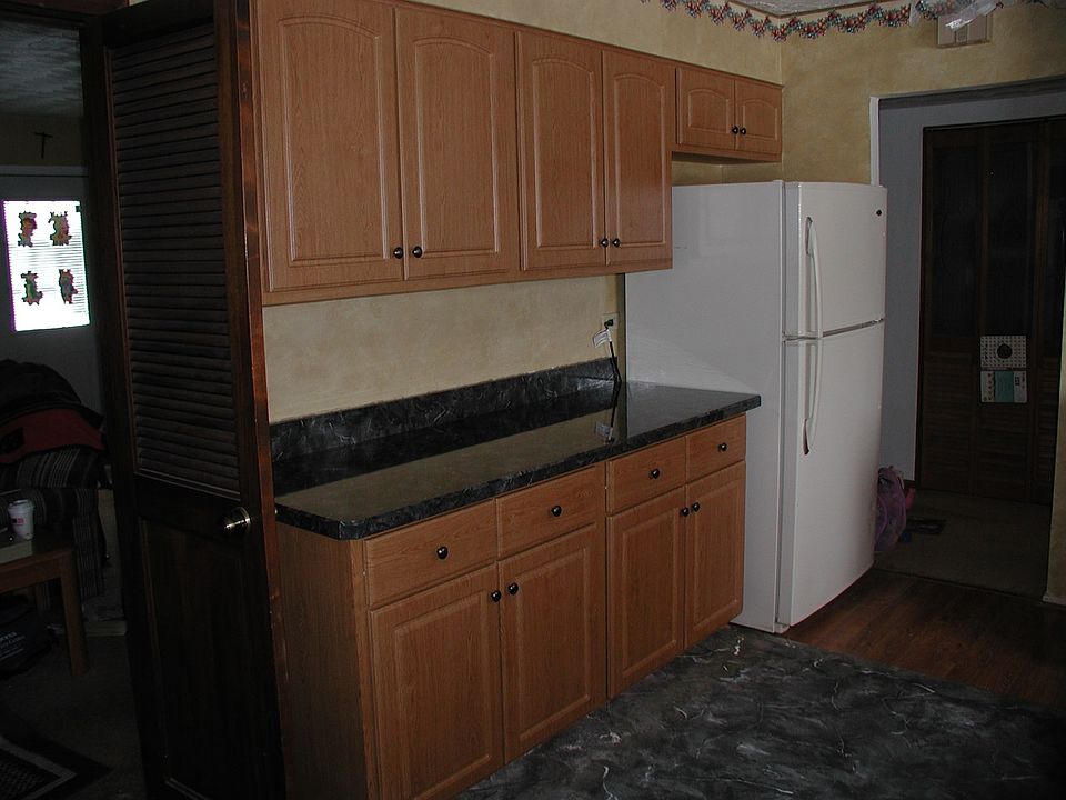 2nd image of 2005 Shepard Rd