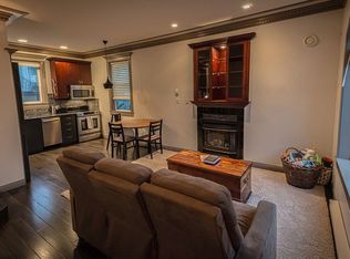 1139 B Empress Ave, Victoria, BC V8T1P3