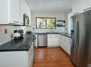11 Mariposa Ln, Novato, CA