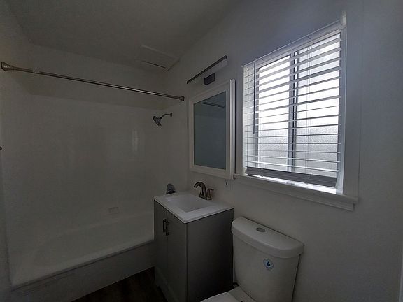 3rd image of 761-799 E 46th St #4506