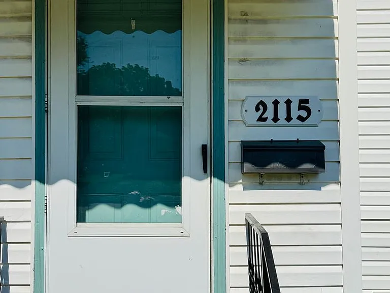 2115 N Weller Ave — Photo 3