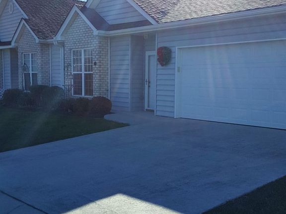 3rd image of 31 Emily Ln