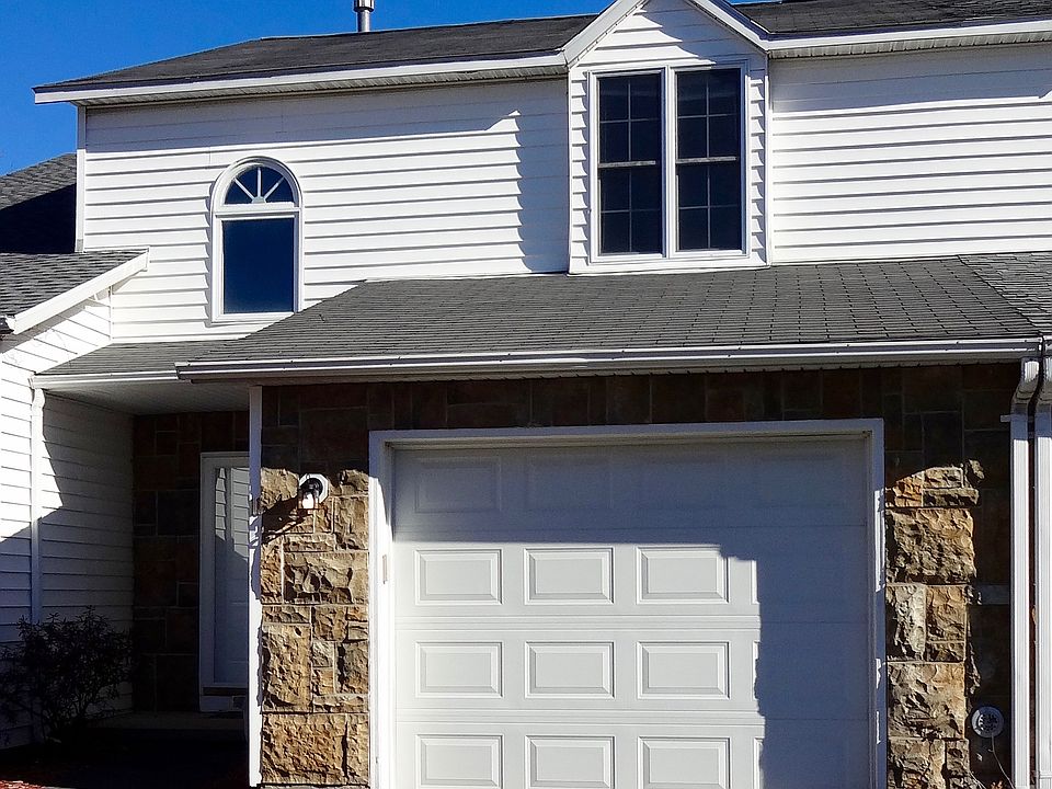 1st image of 11 Deerwood Ct