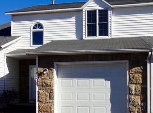 11 Deerwood Ct, Albany, NY 12208