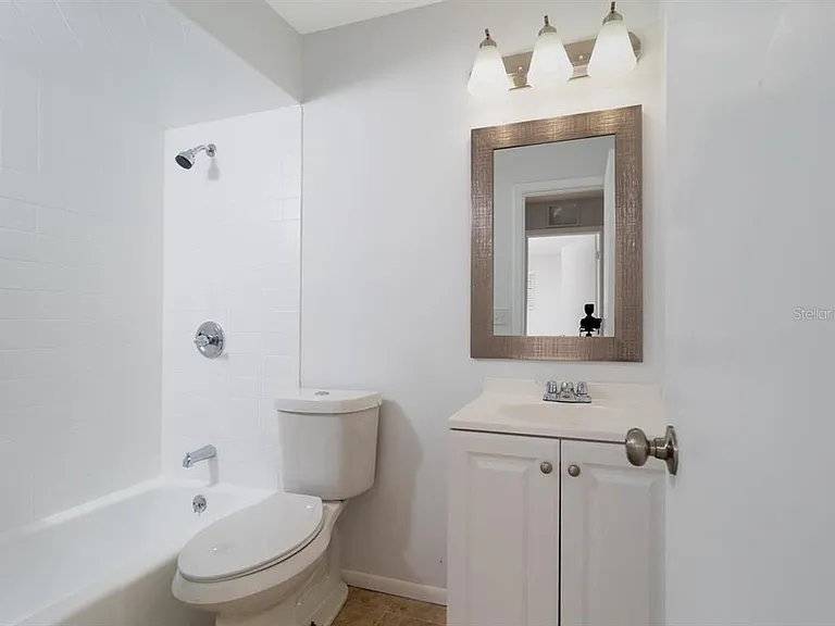 533 E Charlotte Ave — Photo 11