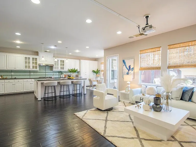 625 W Questa Trl — Photo 2