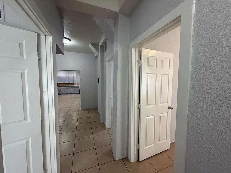 351 W Cortez Ave — Photo 14