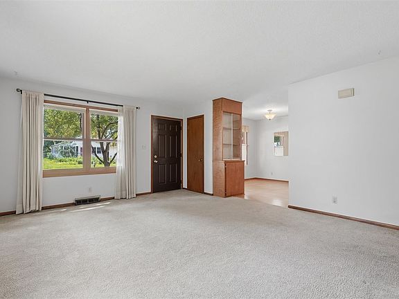 4th image of 604 8th Ave
