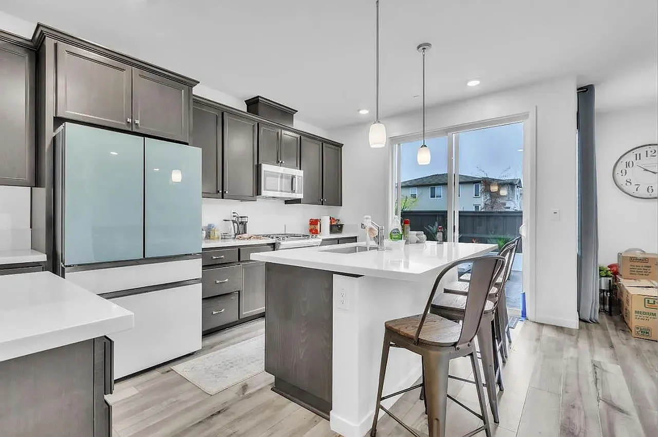 3 bed, 2.5 bath, 1784 sqft, $3,495 — Photo 3