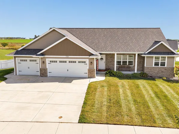 1726 Red Oak St, Howard, WI 54313