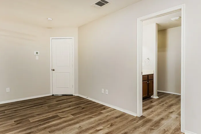 1207 Savannah Ridge Dr — Photo 8