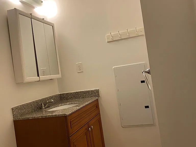 1028 Wood St #3F — Photo 12