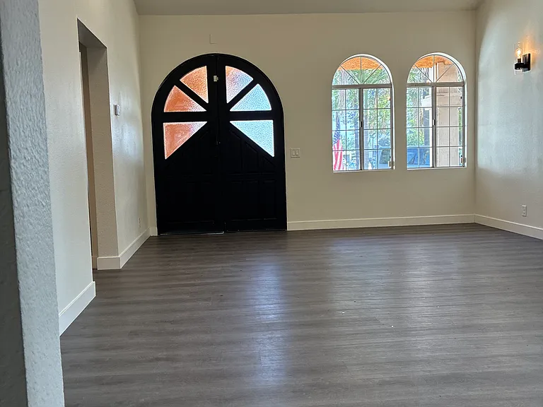5928 N Orangecrest Ave — Photo 2