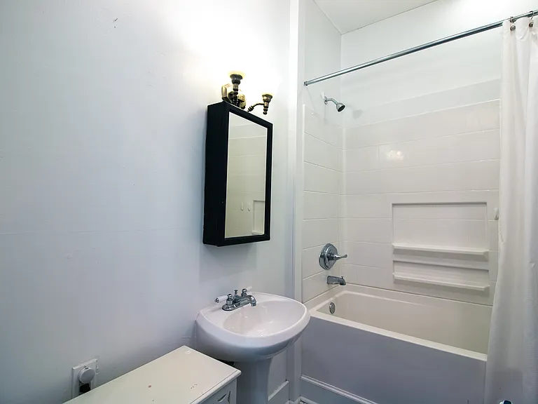 1022 Euterpe St — Photo 4