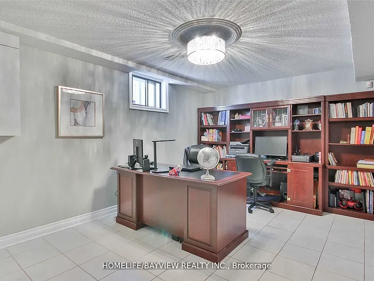 72 Keegan Cres — Photo 10