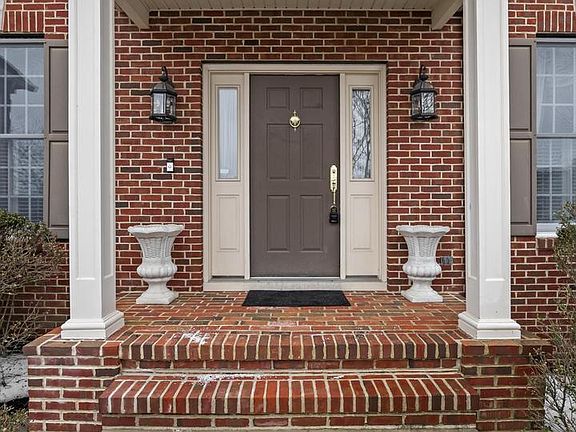 3rd image of 26 Carriage House Ct