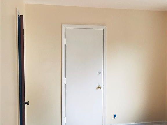 4th image of 137 Midland Ave