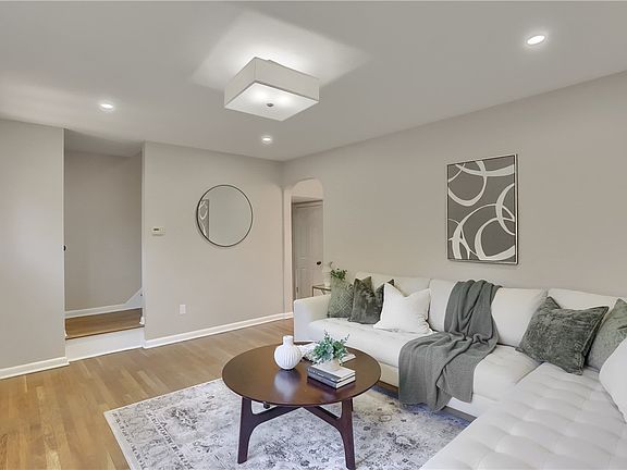 4th image of 151 Rosscommon Rd
