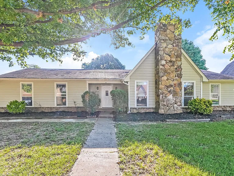 4864 Barkshire Dr — Photo 1