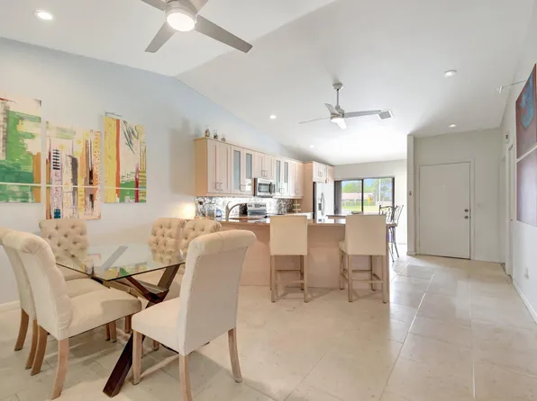 2 Fawlkland Circle, Boynton Beach, FL 33426