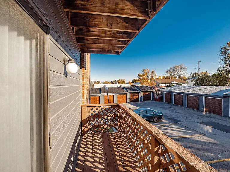 Applewood Pointe Apartments — Photo 33