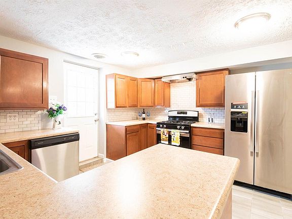 4th image of 1104 Eureka Blvd