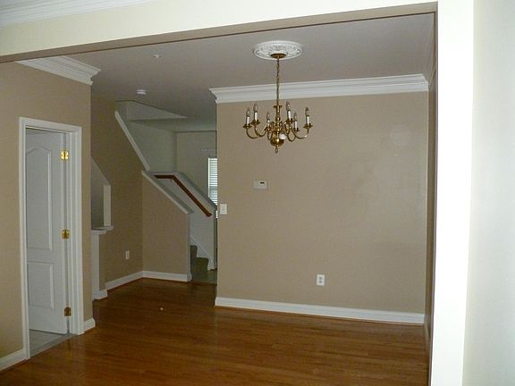 2nd-level dining room
