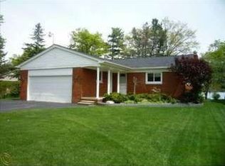 1064 Inca Trl, Lake Orion, MI 48362