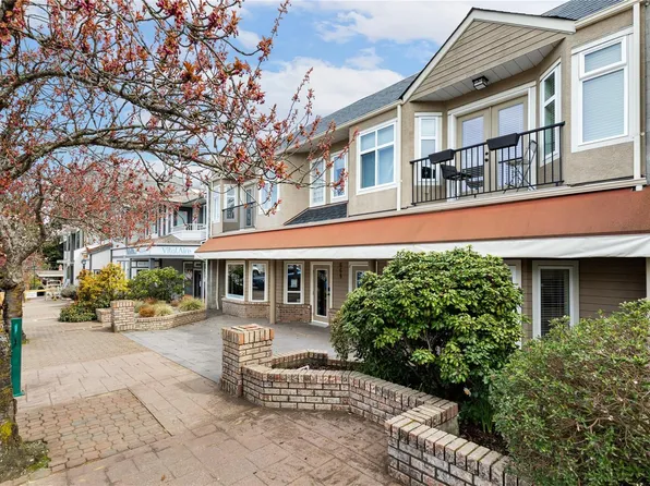 668 Beach Rd #4, Qualicum Beach, BC V9K 2R1